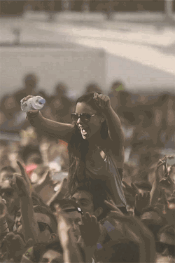 tumblr_mz975sg8jR1sf0xh9o1_250.gif
