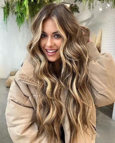 Dorsanee Clip in Hair Extensions 20 Inch 4pcs Long Wavy Medium Brown Mixed Honely Blonde Highlight Hair Extensions Double Weft Synthetic Hairpieces for Women